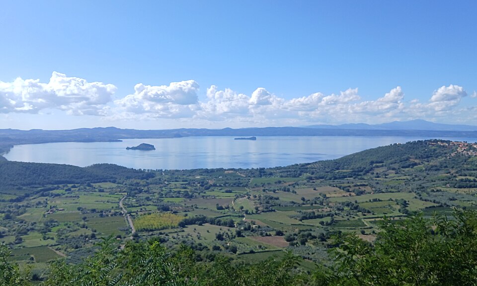 Vista panoramica del Lago di Bolsena da Montefiascone